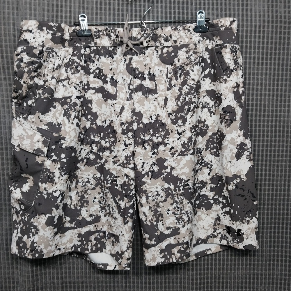 Under Armour HeatGear Board Shorts Mens Camo 1235466 Size 42 Grey Tan